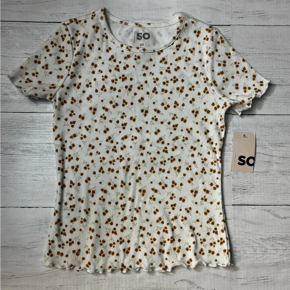 NWT SO Ribbed Floral Top XS White Brown Lettuce Hem Short Sleeve Shirt